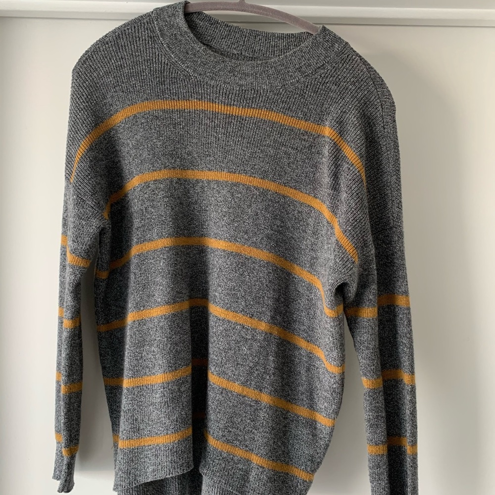 American Eagle Jegging Fit sweater
